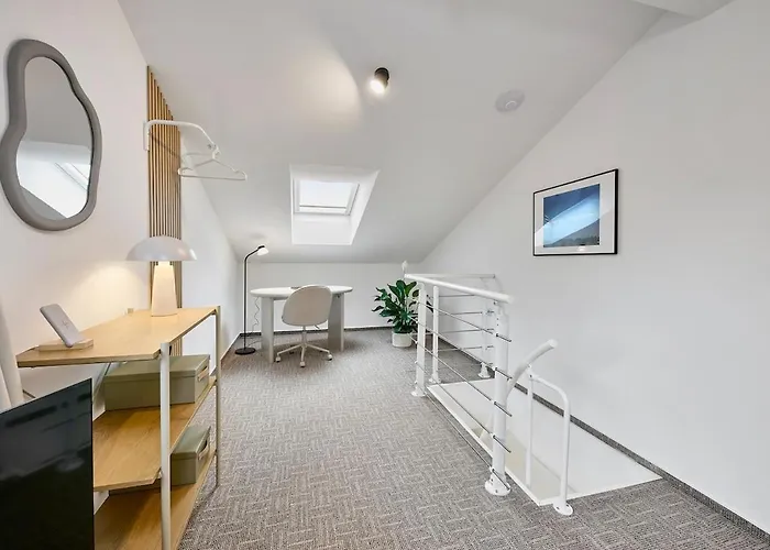 Cozy Neubau-maisonette - Citynah In Hamburg-niendorf